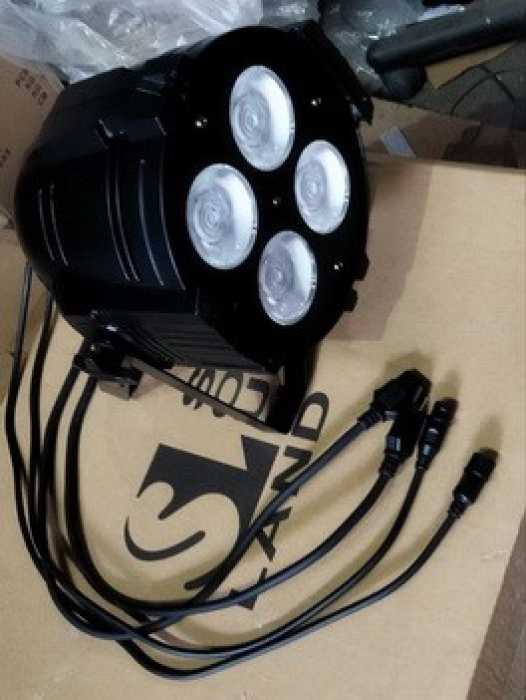 ЛЕД КОБ-4 Прожектор 4*50вт тепло-белых диодов, встроенные линковочные кабеля 0,9м папа-мама 2*XLR+2 сеть